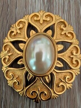 Vintage Lady Remington Oval Faux Pearl Brooch